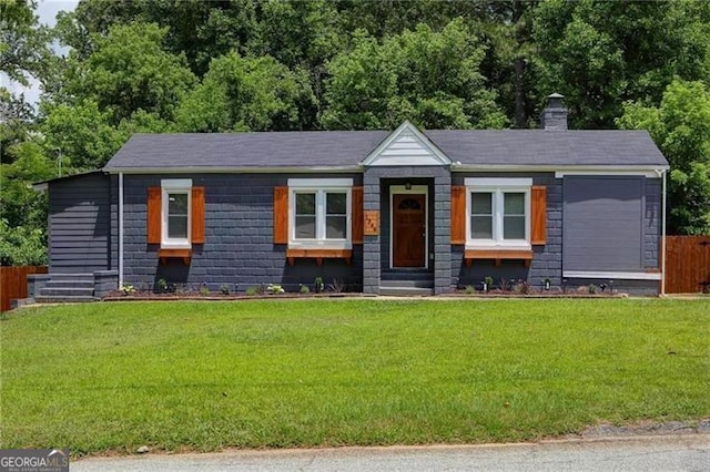 view of front of house featuring a front yard