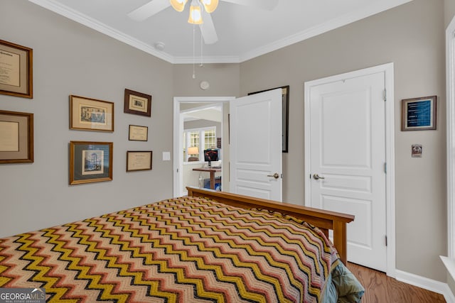 unfurnished bedroom featuring ceiling fan, crown molding, and light wood-type flooring