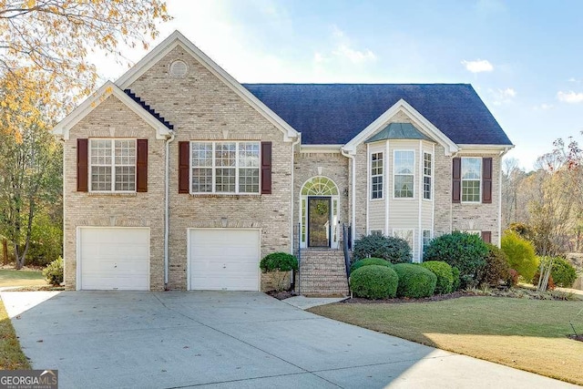 view of front facade featuring a garage and a front yard