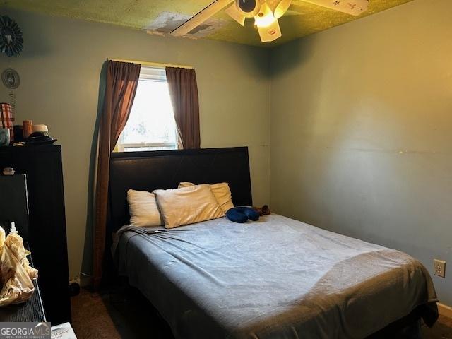 bedroom featuring ceiling fan