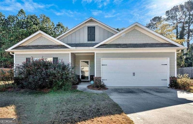 view of front of house featuring a front yard and a garage