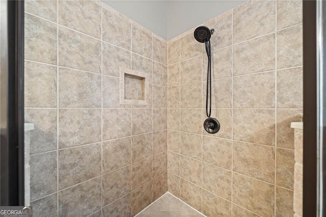 bathroom featuring tiled shower