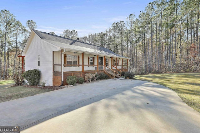 view of front of house featuring covered porch and a front lawn