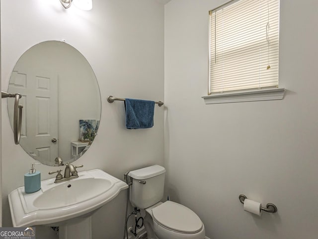 bathroom featuring toilet and sink