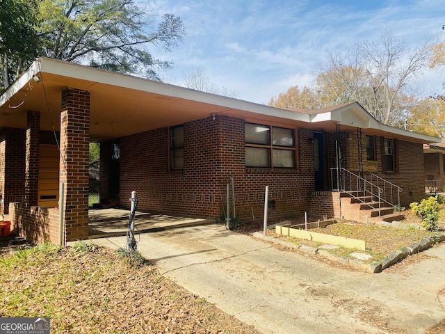 view of front of house featuring a carport