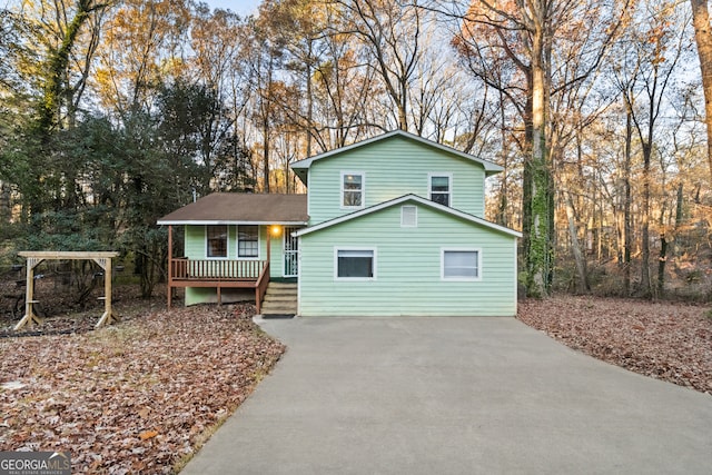 view of front of property featuring a porch