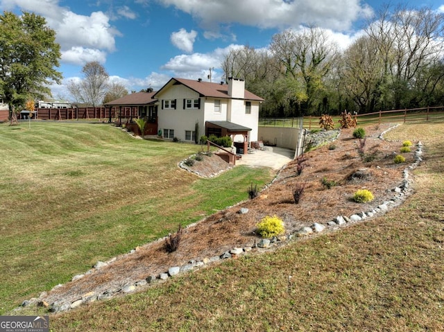 view of yard featuring a rural view