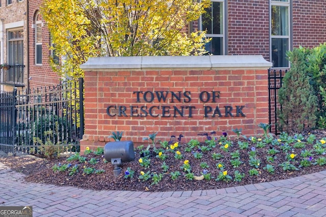 view of community / neighborhood sign