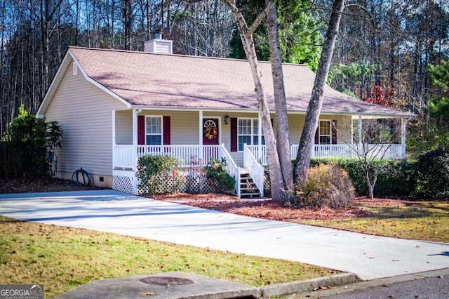 single story home with a porch and a front lawn