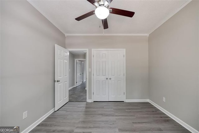 unfurnished bedroom featuring a closet, light hardwood / wood-style floors, and ceiling fan