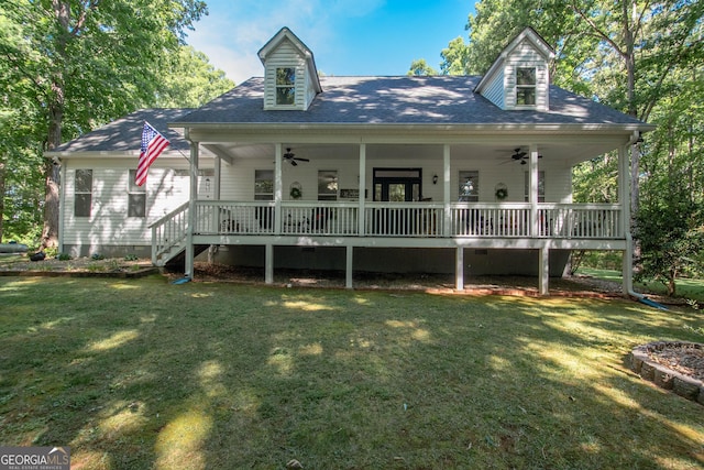 view of front facade featuring ceiling fan, covered porch, and a front yard