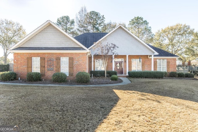 view of front of house featuring a front yard