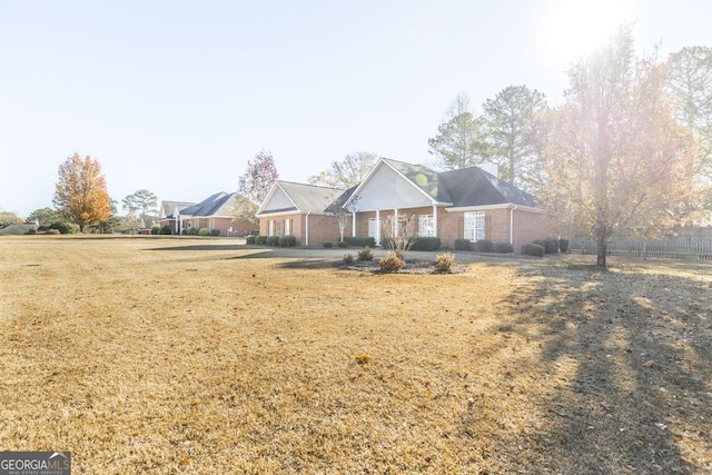 view of front of home featuring a front lawn