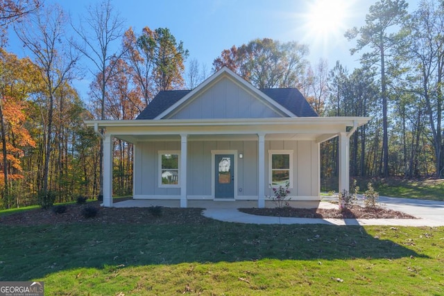 view of front of property with a front lawn and a porch