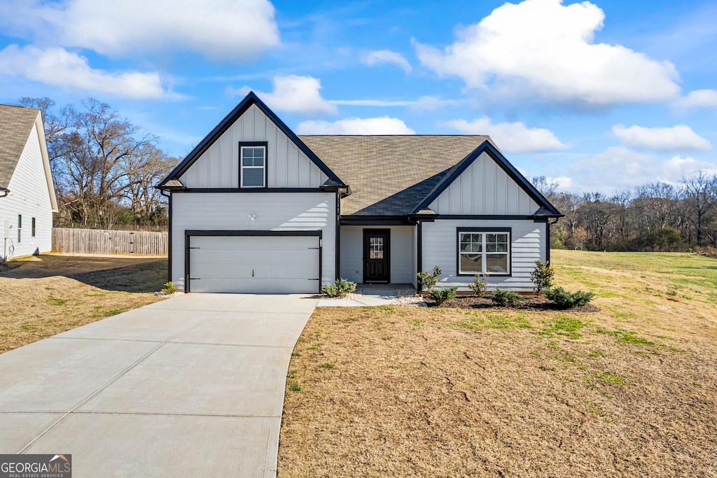 view of front of property featuring a front lawn and a garage