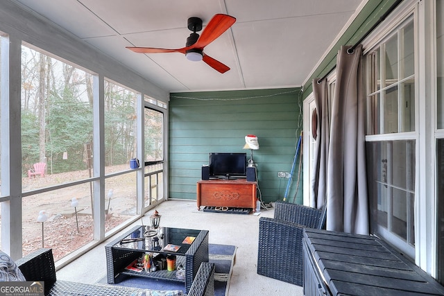 sunroom / solarium featuring ceiling fan