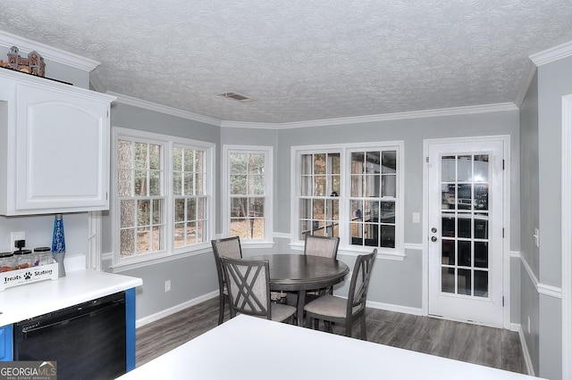 sunroom / solarium featuring visible vents