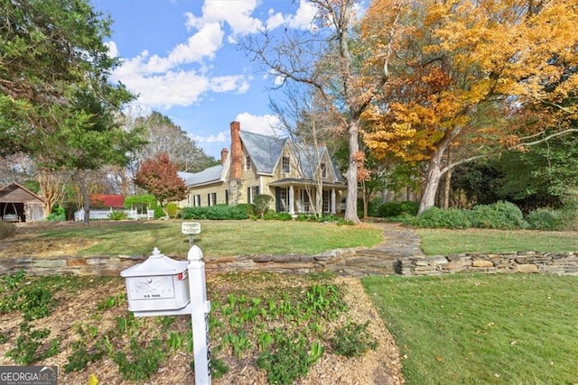 view of front of house featuring a front yard