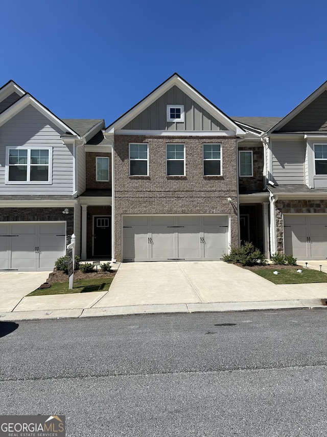 view of front of house featuring a garage