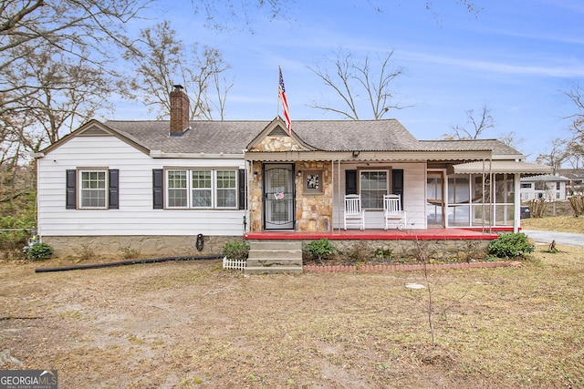 ranch-style house featuring a front lawn