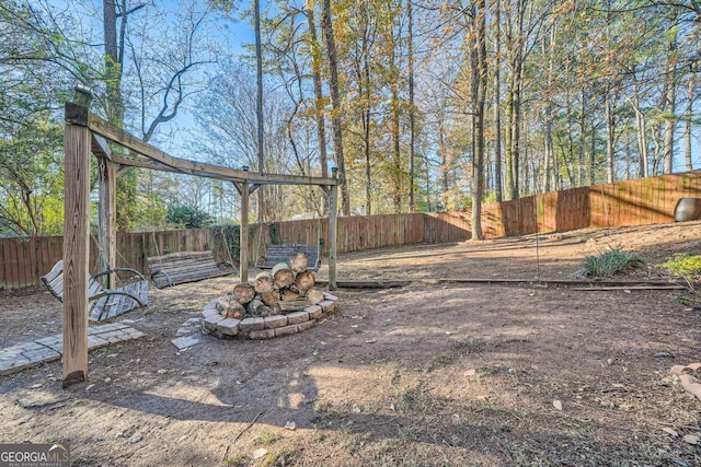 view of yard featuring an outdoor fire pit