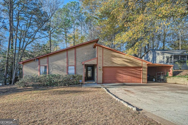 view of front facade with a garage