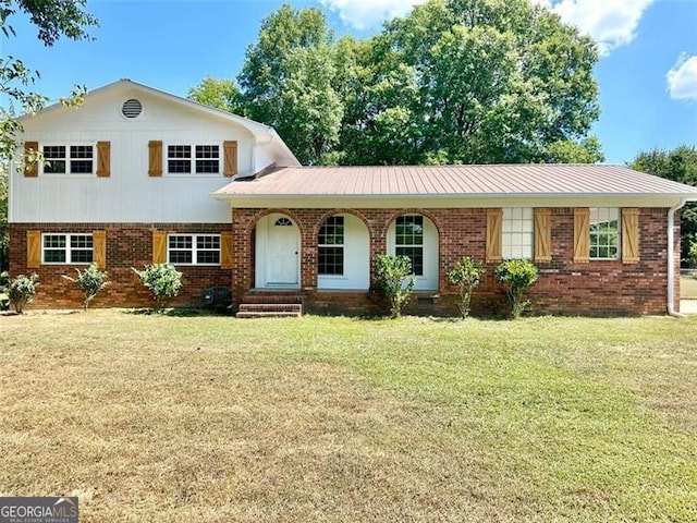 tri-level home with a front lawn