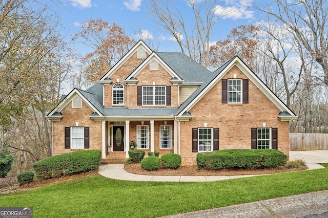 view of front facade featuring a front yard