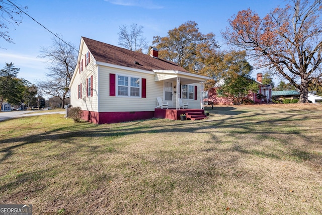 view of front of property featuring a front yard