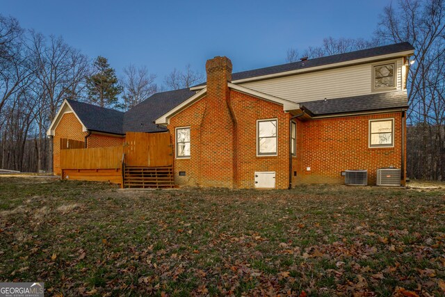 view of yard with a rural view