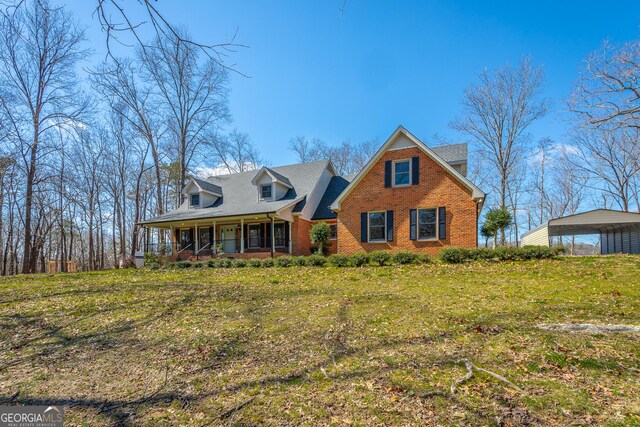 unfurnished bedroom with dark hardwood / wood-style floors, ceiling fan, and crown molding