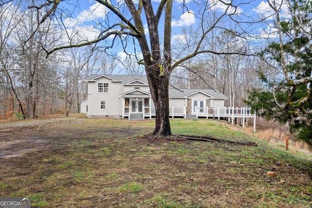 view of front of property with a front lawn