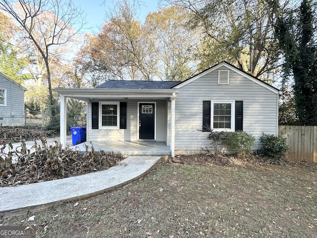 single story home featuring a porch