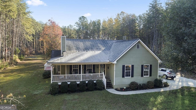 view of front of house featuring covered porch and a front yard