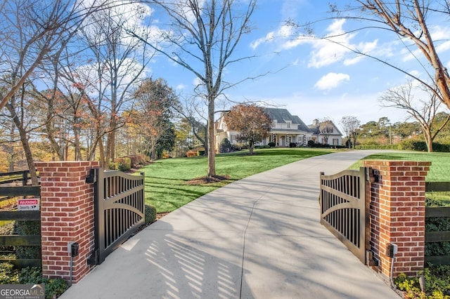 view of home's community featuring a yard