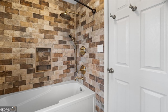 bathroom featuring tiled shower / bath