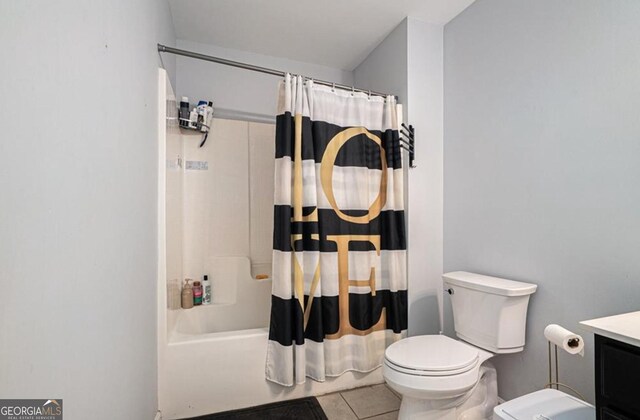 full bathroom featuring tile patterned flooring, vanity, shower / bath combo, and toilet