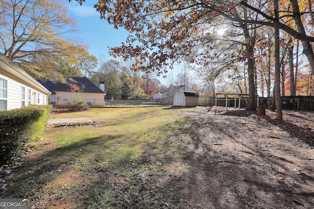 view of yard with a storage shed