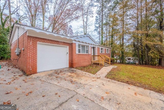 view of front of home with a garage and a front lawn