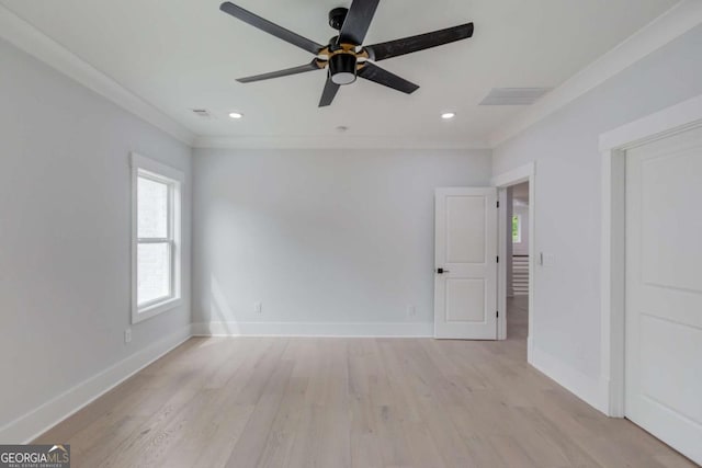 empty room with light hardwood / wood-style flooring and ceiling fan