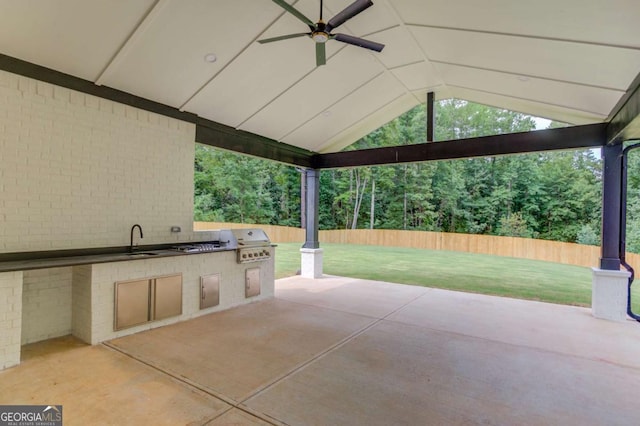 view of patio featuring sink, an outdoor kitchen, ceiling fan, and a grill