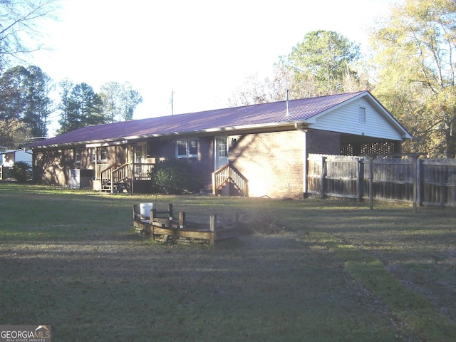 view of front of house with a front yard