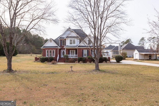 view of front of property featuring covered porch and a front lawn