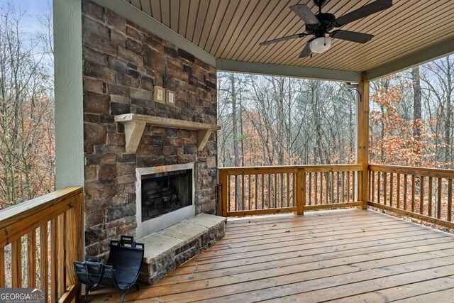 living room with light hardwood / wood-style flooring, ceiling fan, and crown molding