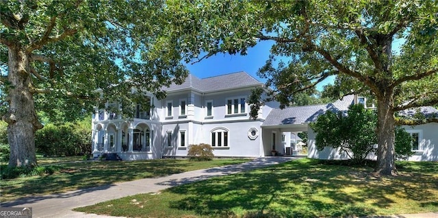 view of front facade featuring a front lawn and a carport