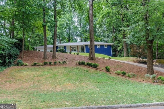 view of front of house with a front lawn