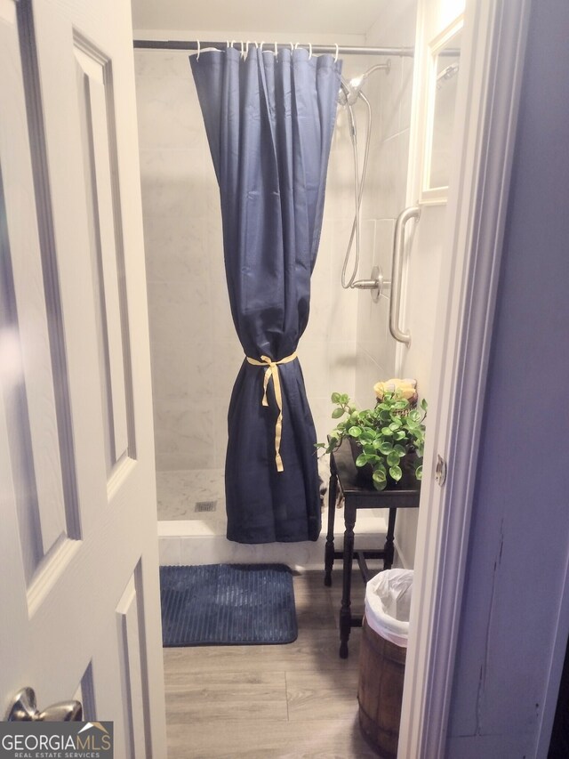 40 Allgood Rd, Carlton, GA 30627 - full bath featuring wood finished floors and a soaking tub
