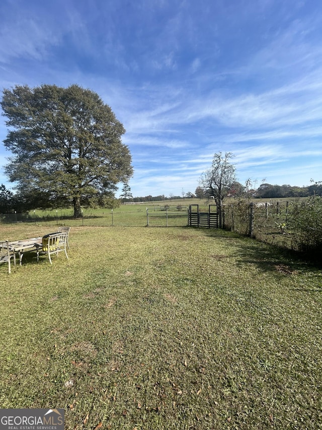 view of yard with a rural view