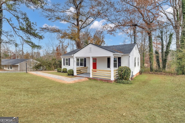 ranch-style house with covered porch and a front yard