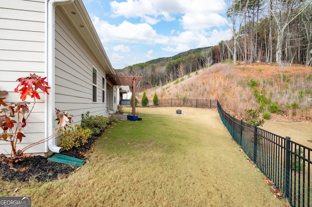 view of yard with a mountain view